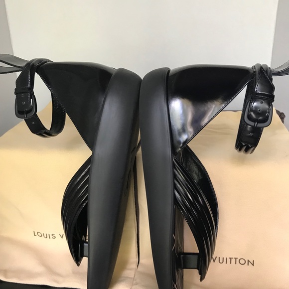Beautiful LOUIS VUITTON Sandals Sz 7 Black Leather - Picture 5 of 12